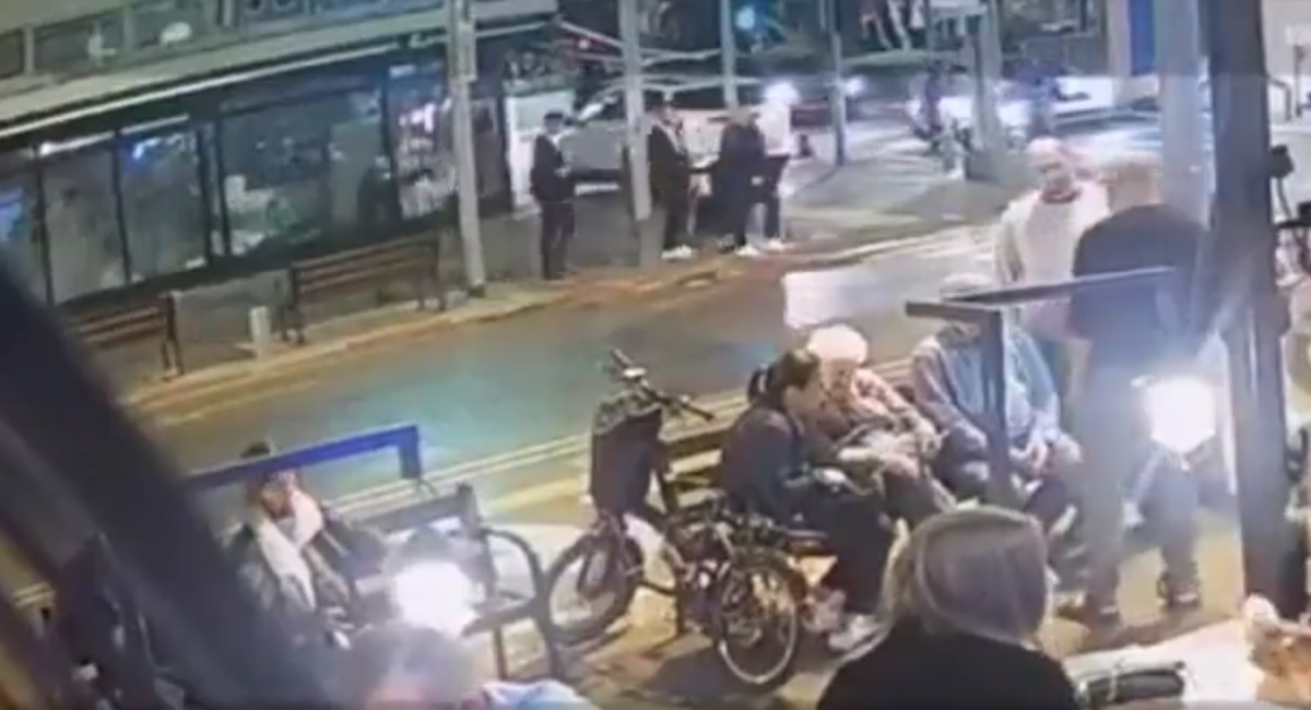 Pripadnik Hamasa pucao na goste kafića u Tel Avivu, ranio troje ljudi. Ubijen je