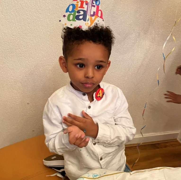 Britanac električnim autom usmrtio dječaka, oslobođen je. "Auto je sam krenuo"