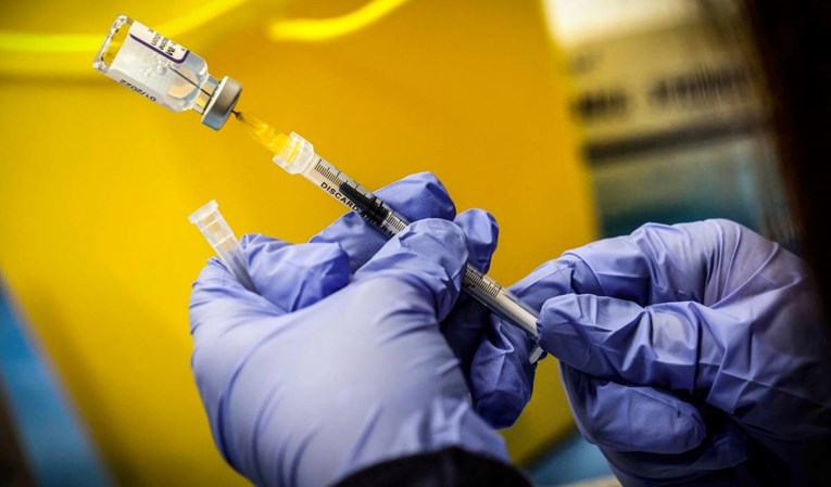 WHO: Postojeća cjepiva bi nas trebala štititi od težih simptoma zaraze omikronom