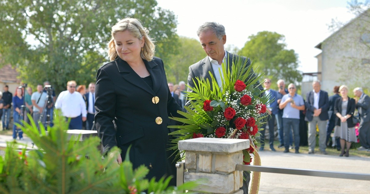 U Varivodama održana komemoracija za srpske civile ubijene 1995.