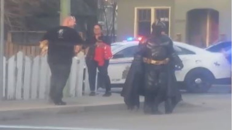 VIDEO Batman pokušao riješiti policijski slučaj pa ostao razočaran