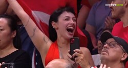Turska televizija ispričala se jer je prikazala grudi navijačice: "Kriv je SAD"