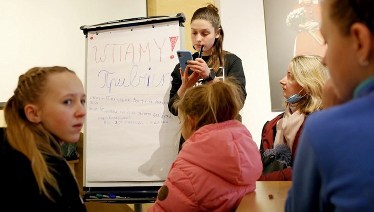 Učitelji u okupiranim dijelovima Ukrajine prisiljeni predavati prema ruskom programu