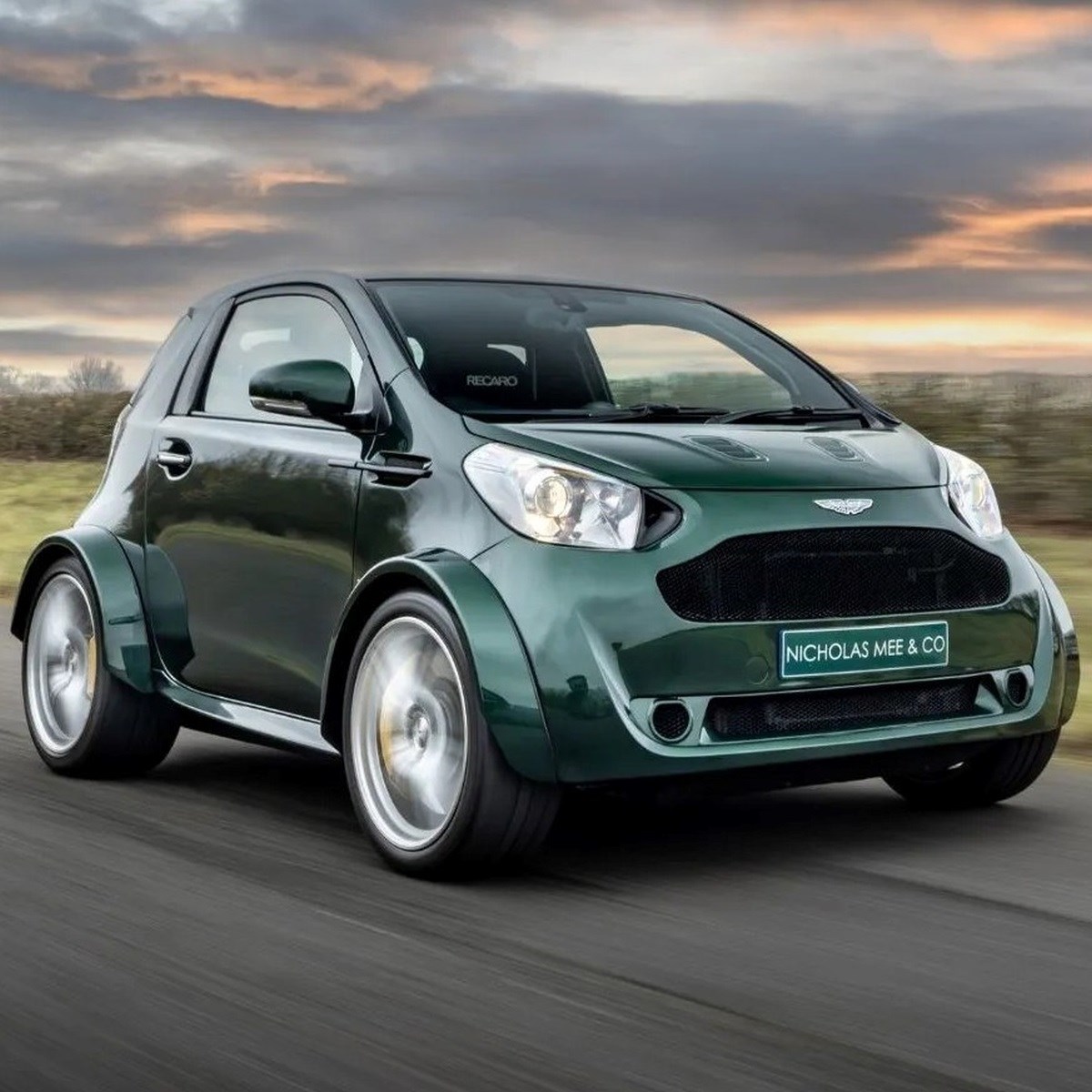 Aston Martin Cygnet V8: Najmanji, ali najluđi Aston u ovom mileniju