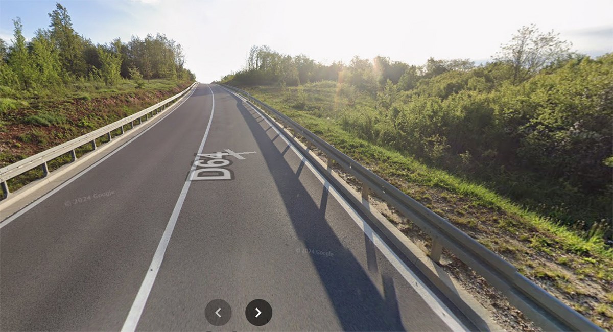 Automobil s tinejdžerima u Istri sletio s ceste i prevrnuo se na krov