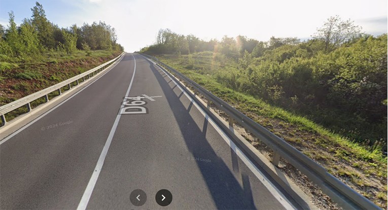 Automobil s tinejdžerima u Istri sletio s ceste i prevrnuo se na krov