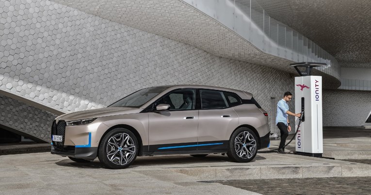 BMW želi drastično povećati udio električnih vozila