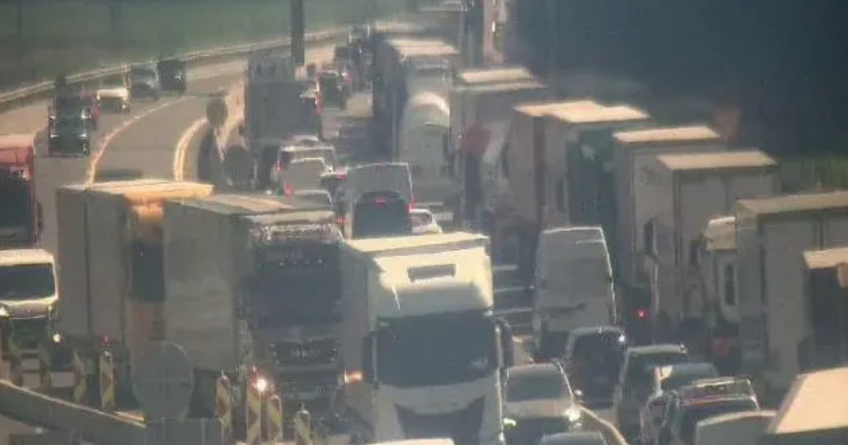 Velika potjera u Sloveniji. Bježao autocestom, zaustavili ga stingerom