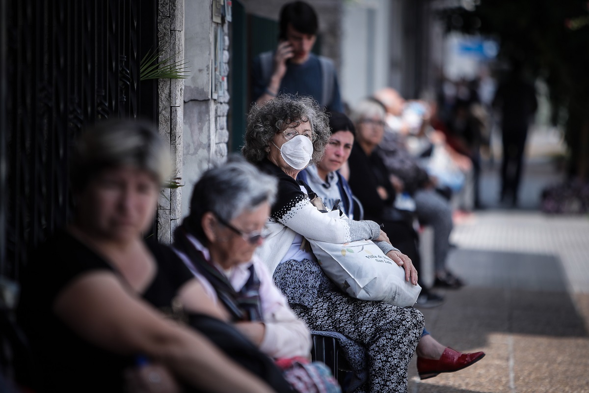 Glavni američki stručnjak: Koronavirus se možda širi običnim disanjem i razgovorom