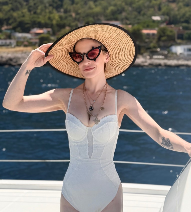 Kelly Osbourne zablistala u kupaćem nakon kritika na račun izgleda