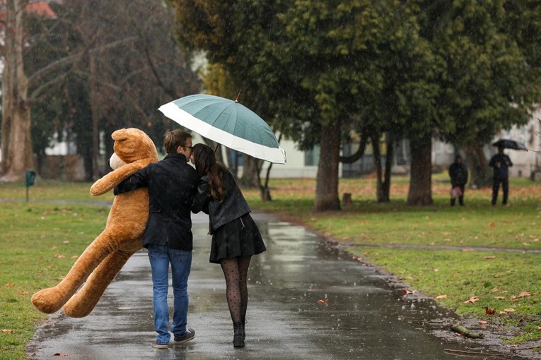 Ljubo Jurčić kaže da se "moramo ženiti" zbog troškova života. Je li to zaista tako?