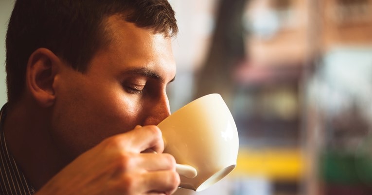 Stručnjaci objasnili zašto nas kava potiče na pražnjenje crijeva