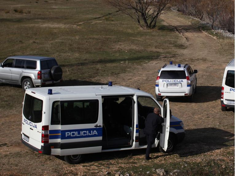 Pucnjava ispred kafića u Zadru, dvojica uhićena. Pronađeni oružje i droga