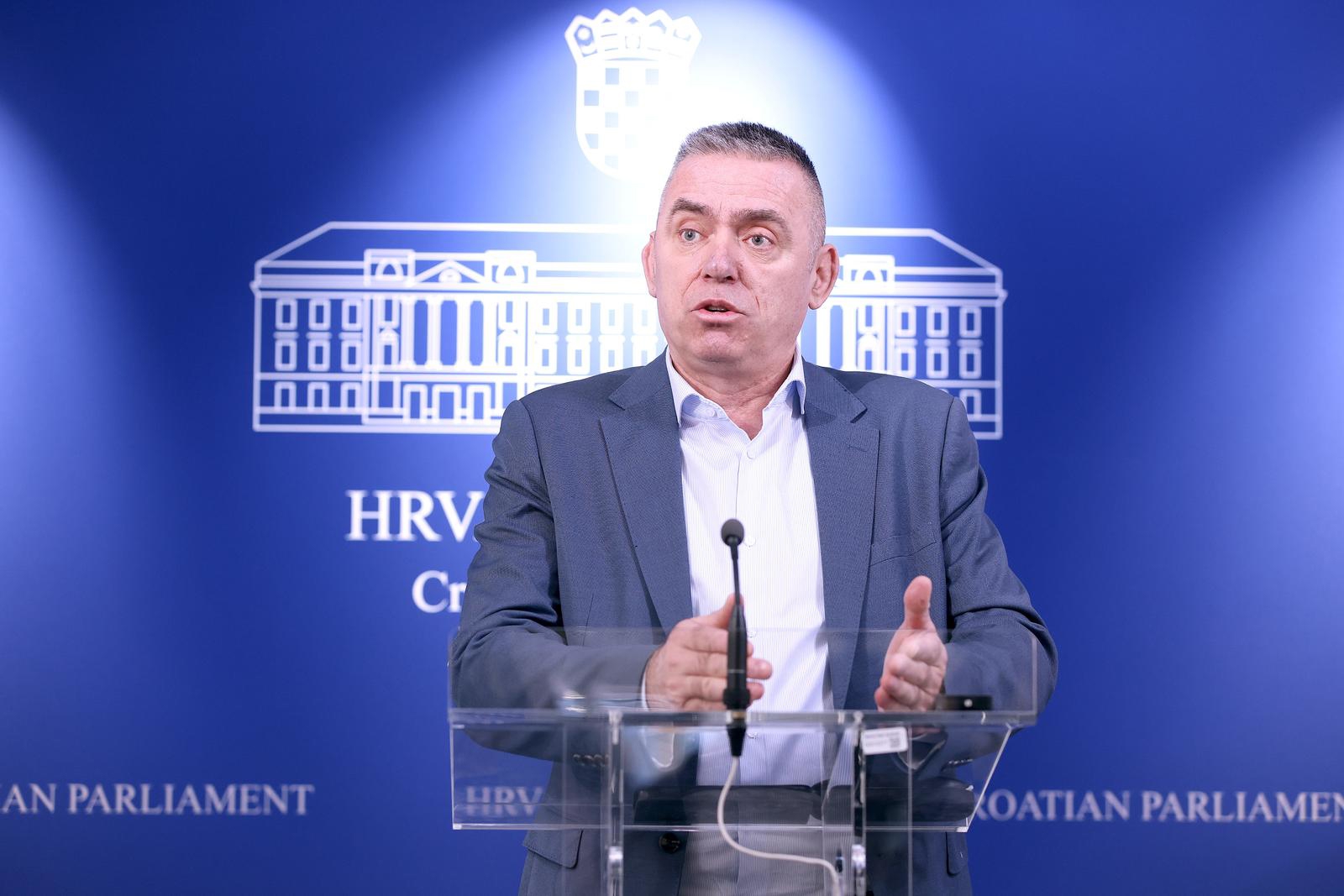 Ćipe: Gospodine Pupovac, optužujem Vas!