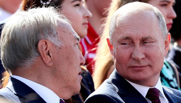 Bivši predsjednik Kazahstana pokušava dogovoriti sastanak Putina i Zelenskog