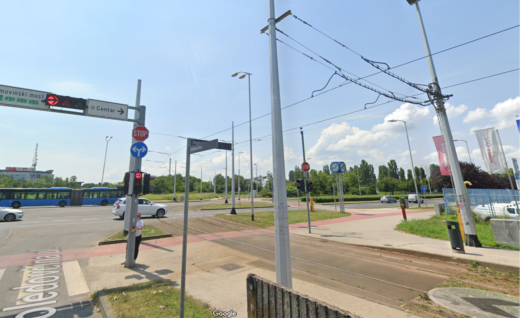 U Zagrebu pijani BiH državljanin Mercedesom projurio kroz crveno i zabio se u tramvaj
