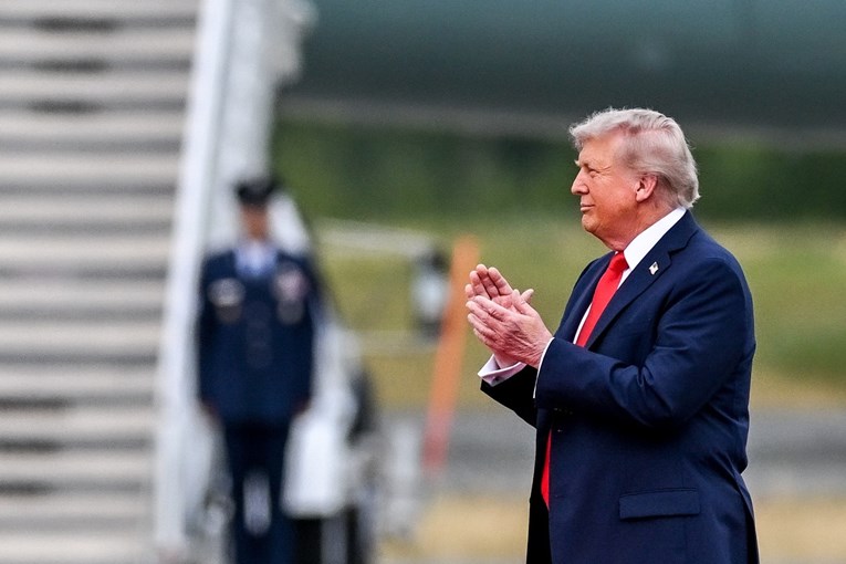 Trump pljeskao Putinu, Bijela kuća to sakrila na X-u