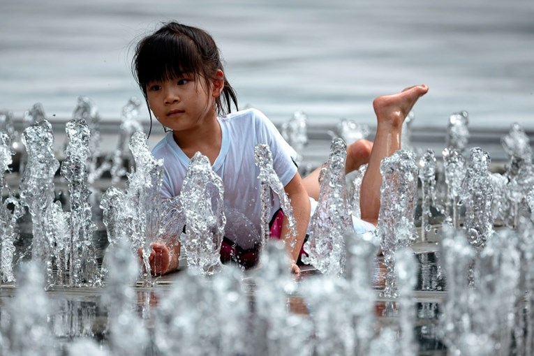 Kini prijeti demografska kriza. Roditeljima će davati 500 eura za malu djecu