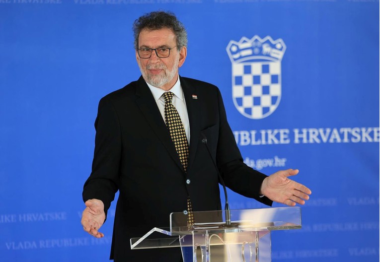 Ravnatelji žele online nastavu kad stigne dojava o bombama. Fuchs: To nema smisla