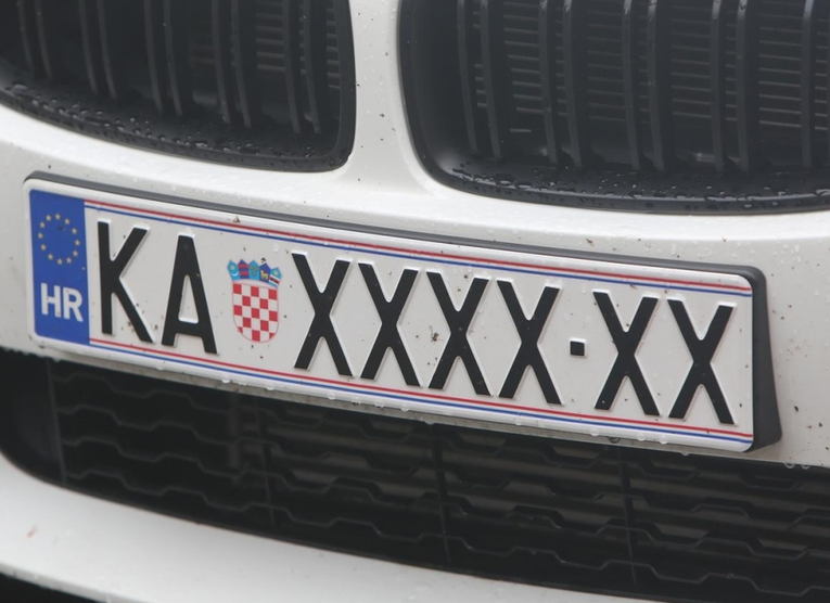 Želite registracijsku oznaku po želji? Evo koliko košta i što smijete, a što ne