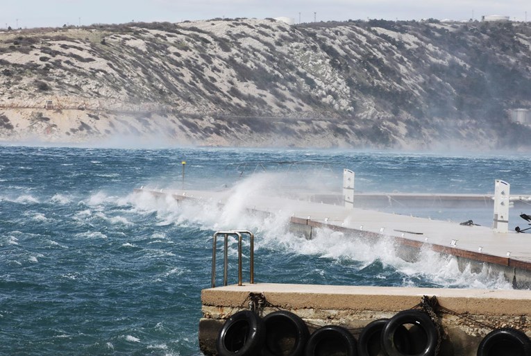 Za četiri regije upaljen crveni meteoalarm: "Vrijeme je vrlo opasno"