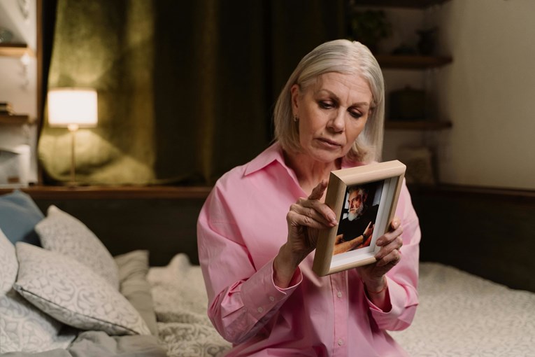 Kako pomicanje sata utječe na oboljele od demencije?