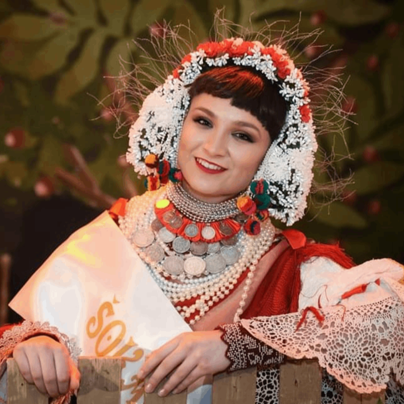 Valentina proglašena najljepšom djevojkom u narodnoj nošnji na izboru u Županji