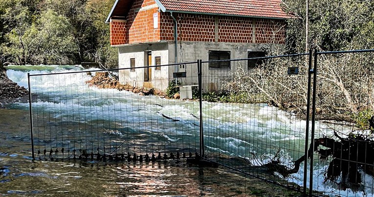 Investitori zabranjene gradnje na Uni dosad kažnjeni s više od 31 tisuće eura