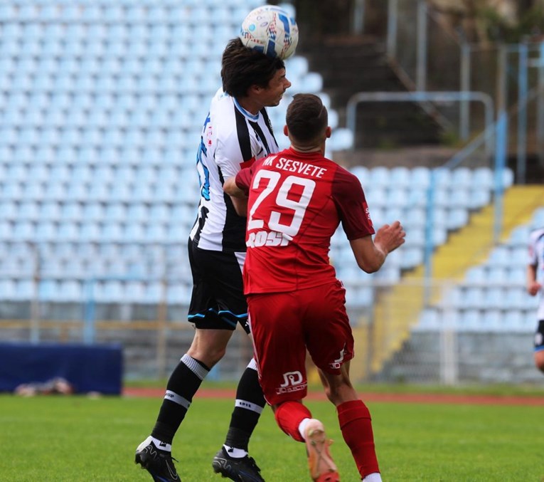 Komentator 1. NL: Ljudi idu u svemir, a mi nismo sigurni o kojim se brojevima radi