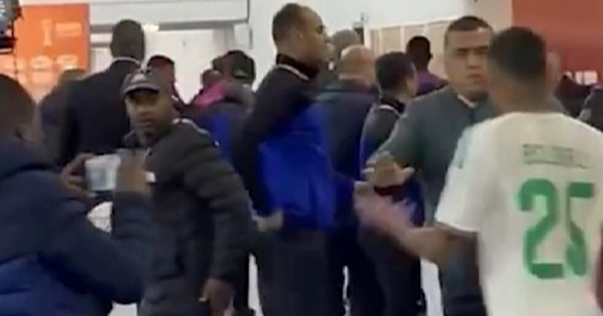 Zidaneov sin počeo kaos. Alžirci napali suca, tukli se novinari, navijači razbijali