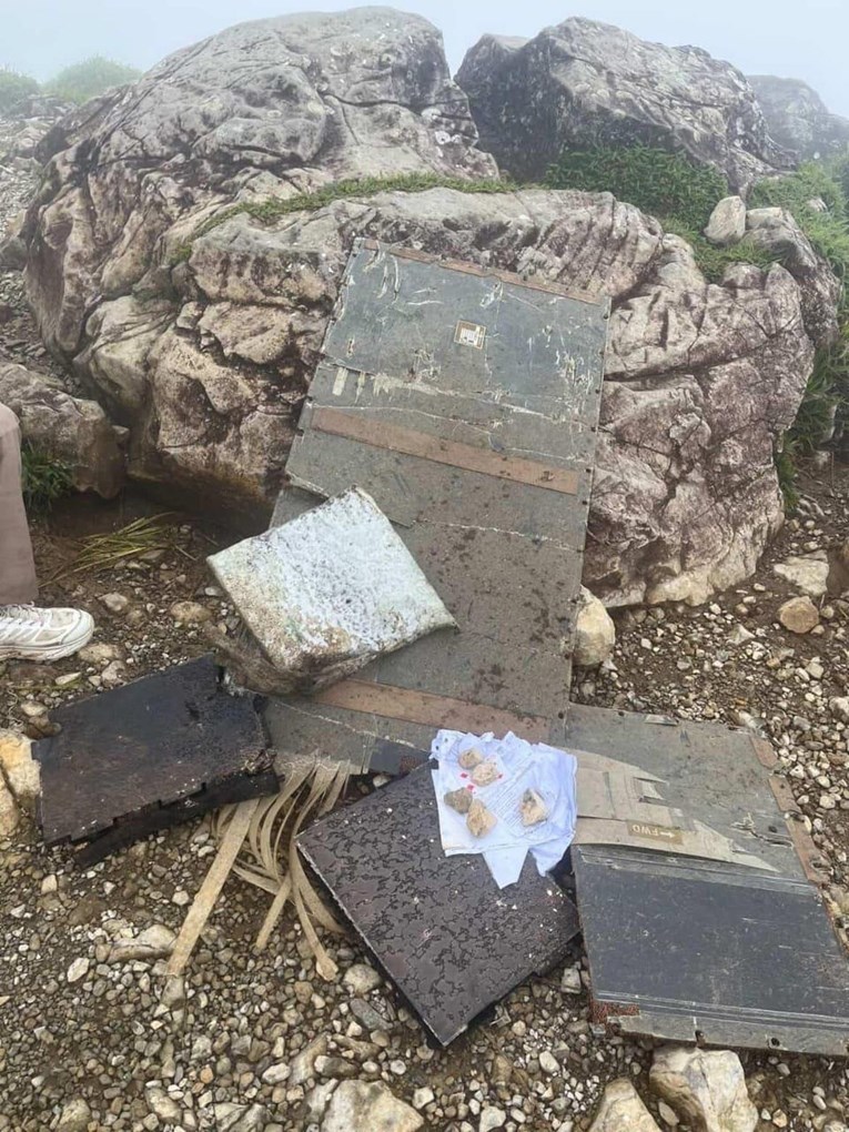U Indoneziji nestao avion s 8 članova posade i 3 putnika. Na planini našli krhotine
