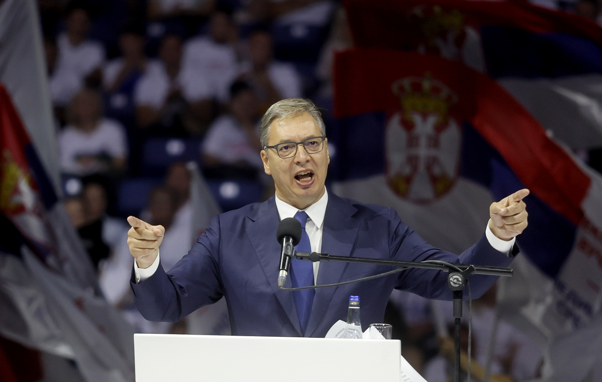 Vučić na skupu u Beogradskoj areni: Nećemo pjevati Thompsonove pjesme