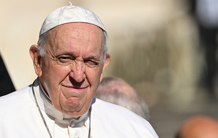 Papa transrodnoj osobi: Bog nas voli onakve kakvi jesmo