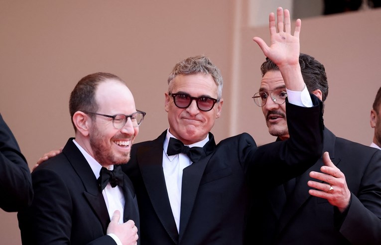 Pascal naglo spustio ruku Phoenixu. Htio spriječiti nacistički pozdrav?