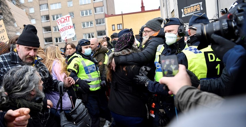 Stotine ljudi prosvjedovale protiv mjera u Švedskoj, policija ih rastjerala
