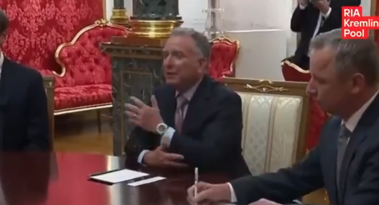 VIDEO Rijetko se viđa ovakvo ulizivanje kakvo je Trumpov čovjek izveo Putinu