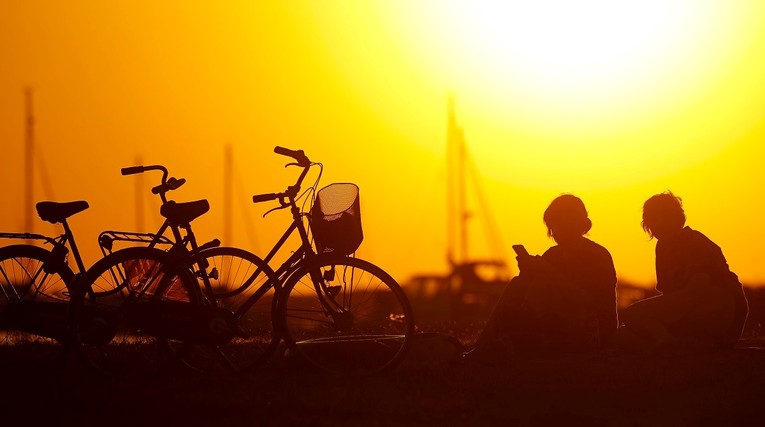Rekordno visoke temperature u Europi. Neka skijališta zatvorena, ljudi se kupaju