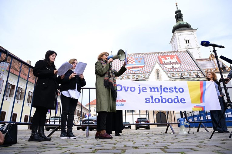 VIDEO Aktivisti čitali Ustav na Markovom trgu. "RH nije zasnovana na fašističkoj NDH"