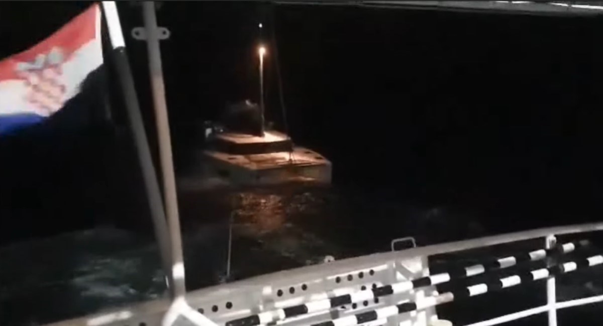 Poljaci s Visa isplovili po buri i valovima od 4 metra. Pogledajte snimku spašavanja