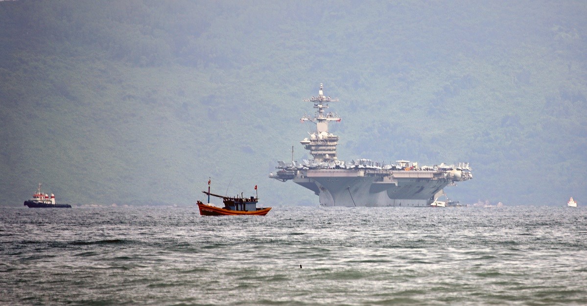 Na američkom nosaču aviona najmanje 25 zaraženih. Hitno pristaje u luku