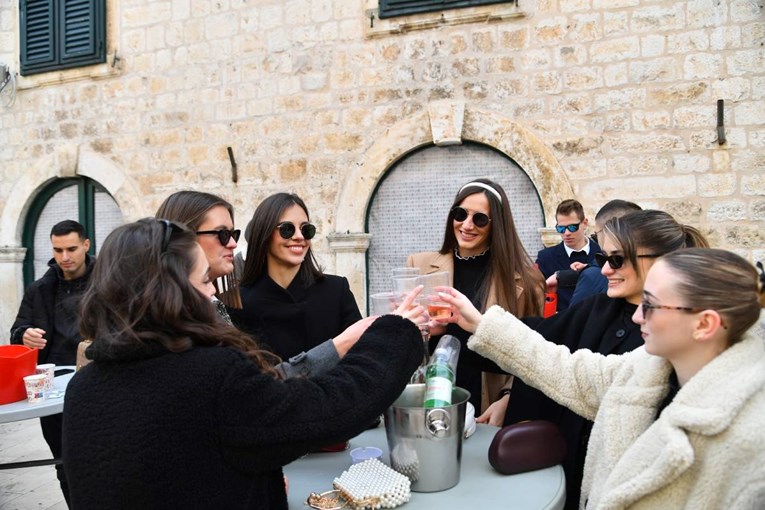 FOTO Pogledajte kako Dubrovčani provode Badnjak u gradu