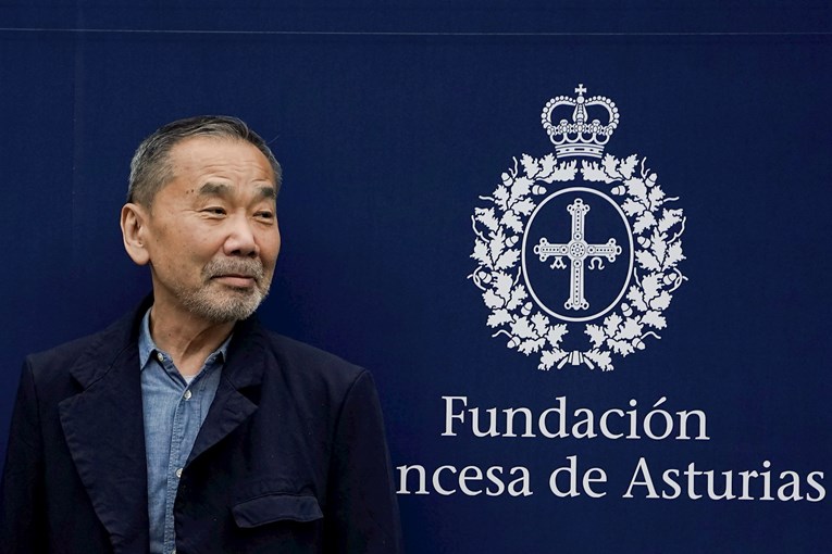 Haruki Murakami: Moja glava je puna grešaka, no i dalje pišem. Računalo bi se raspalo