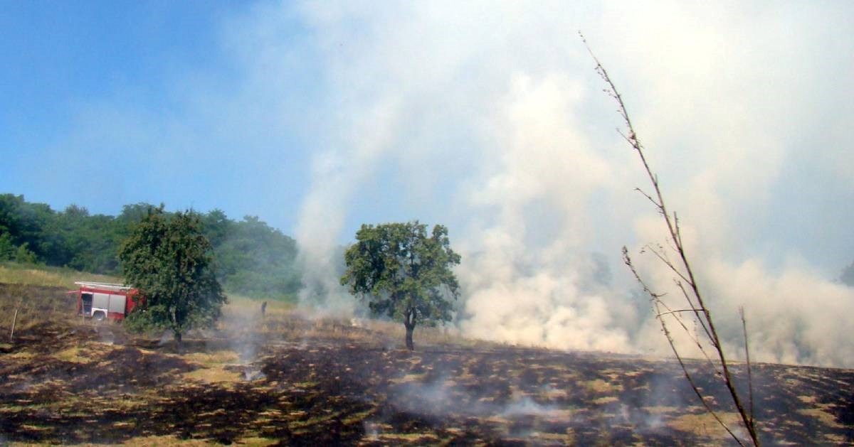 Čovjek u Tounju pokušao spriječiti širenje požara trave. Poginuo je