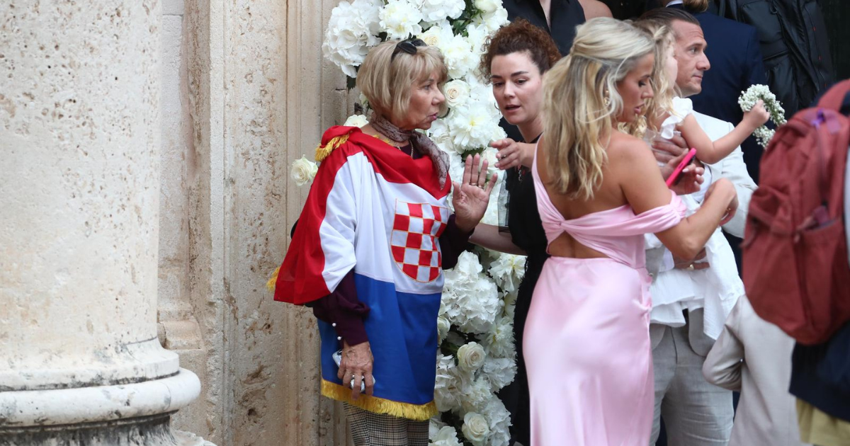 Ova je žena privukla pažnju na vjenčanju sina Roda Stewarta. Jasno je i zašto