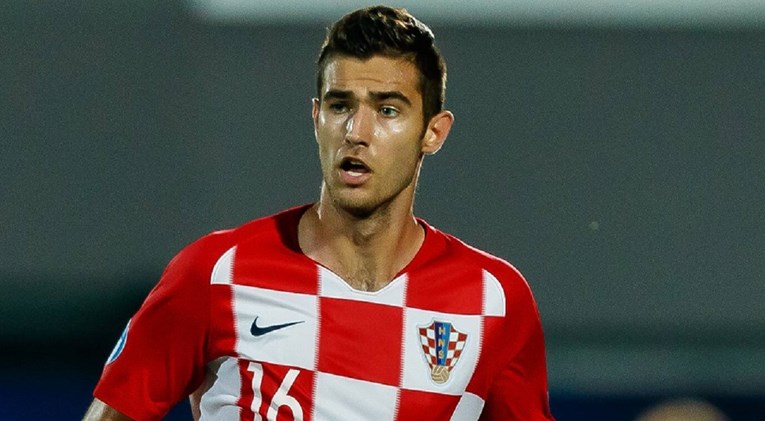 Hrvatski stoper uskoro u novom klubu? Portugalci mu najavljuju transfer karijere