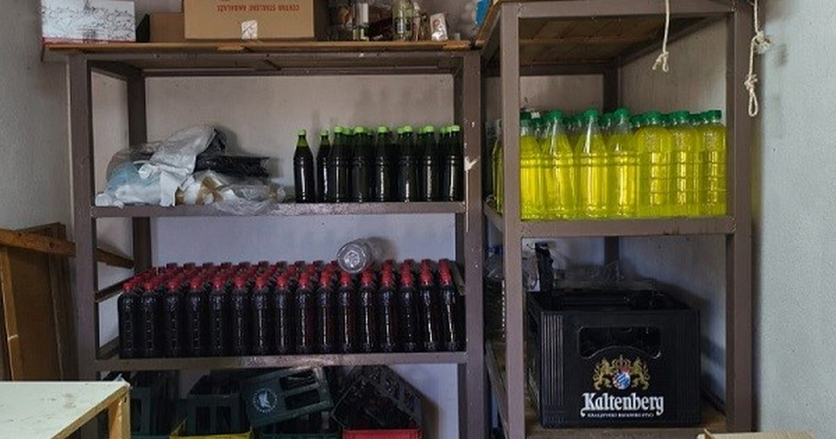 FOTO Carinici zaplijenili 226 litara ilegalne rakije