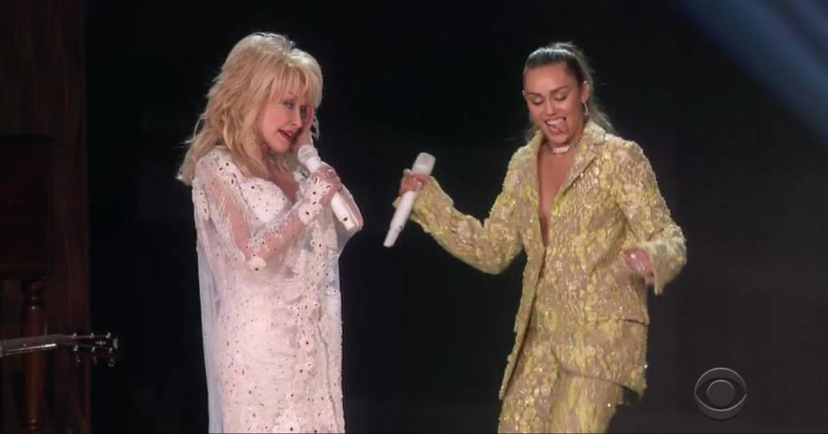 Miley Cyrus prvi put se oglasila nakon smrti svoje kume Dolly Parton