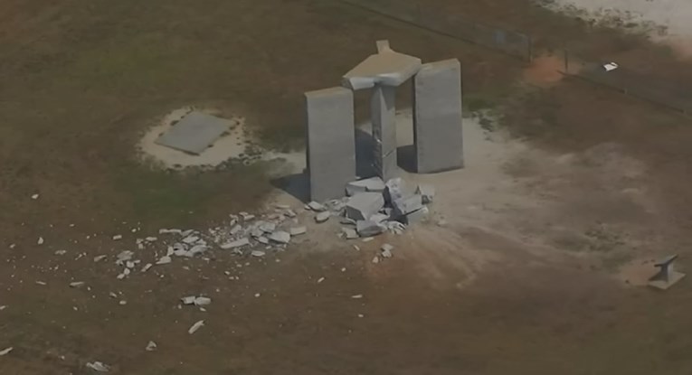 VIDEO "Američki Stonehenge" oštećen eksplozivom