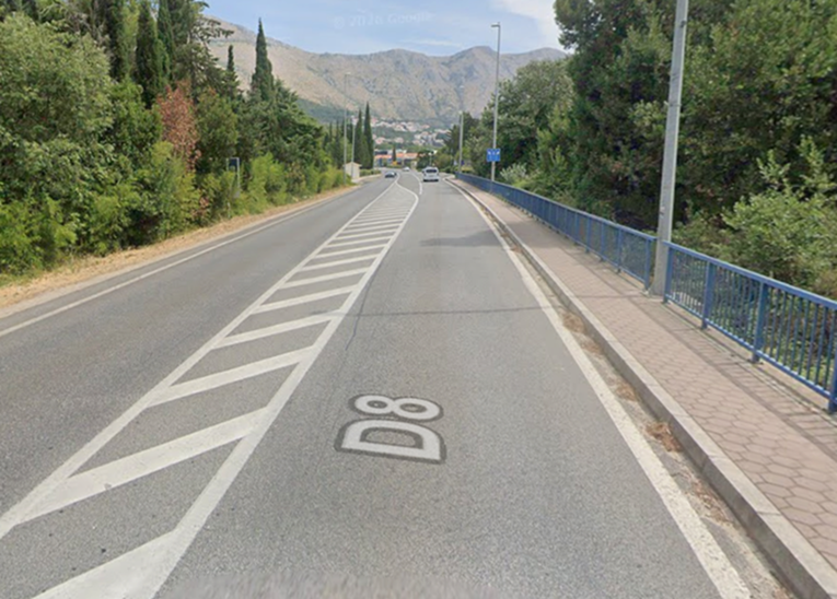 Motoristica (22) pretjecala kod Dubrovnika pa pala. Ima ozljede opasne po život