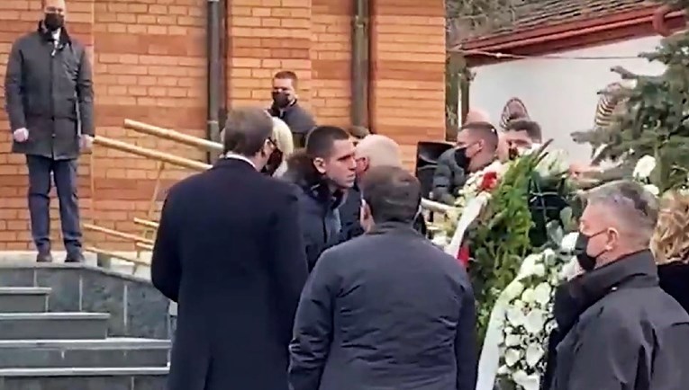 VIDEO Pokopana bivša supruga Aleksandra Vučića, na sprovodu bio i Šešelj